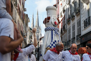Théo Cheval 2017 Fêtes de Bayonne – Défilé Géants 07