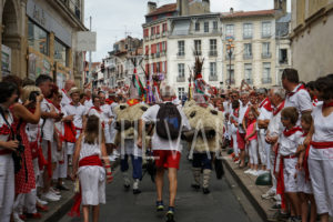 Théo Cheval 2017 Fêtes de Bayonne – Défilé des Bandas et Géants 06