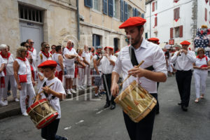 Théo Cheval 2017 Fêtes de Bayonne – Défilé des Bandas et Géants 07