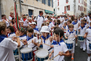 Théo Cheval 2017 Fêtes de Bayonne – Défilé des Bandas et Géants 12