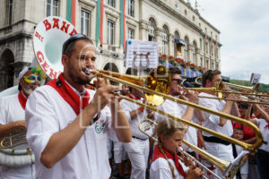Théo Cheval 2017 Fêtes de Bayonne – Défilé des Bandas et Géants 34