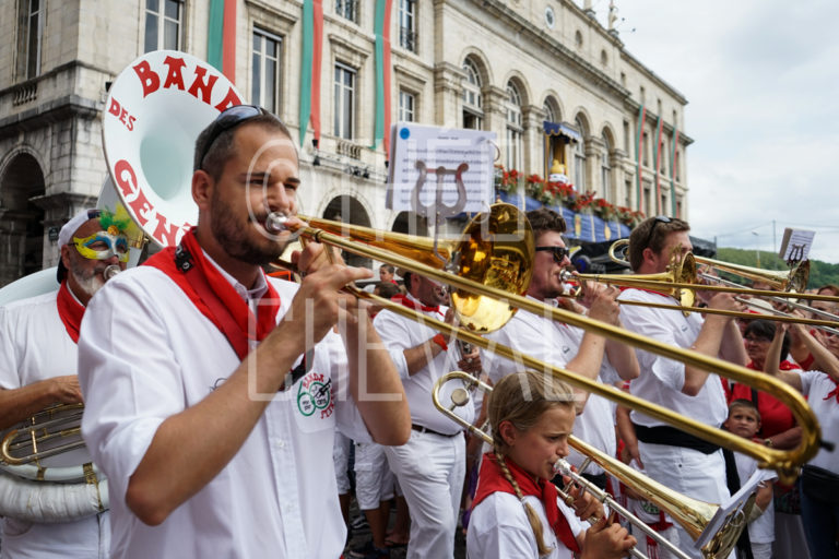 Lire la suite à propos de l’article Fêtes de Bayonne : Défilé des Bandas