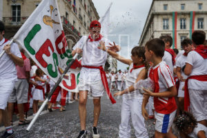 Théo Cheval 2017 Fêtes de Bayonne – Défilé des Bandas et Géants 37