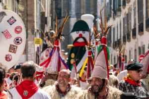 ©Théo Cheval 2019 – Fêtes de Bayonne – Défilé Géants & Bandas 01