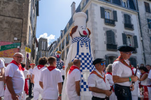 ©Théo Cheval 2019 – Fêtes de Bayonne – Défilé Géants & Bandas 03