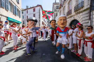 ©Théo Cheval 2019 – Fêtes de Bayonne – Défilé Géants & Bandas 24
