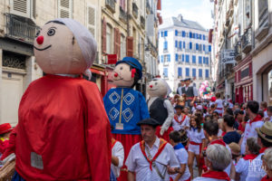 ©Théo Cheval 2019 – Fêtes de Bayonne – Défilé Géants & Bandas 43